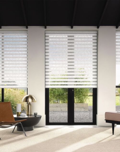 Zonwering voor de zomermaanden: rolgordijnen en multishades
